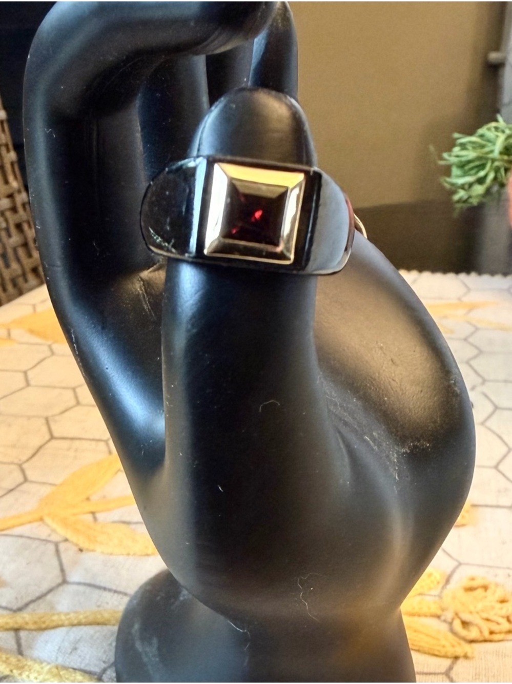 NWT Ring BLACK JADE 14k Gold & Princess Cut Garnet Size 6 Never Worn - Picture 5 of 10